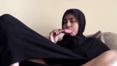 Alice Amateur Blonde Toys Masturbation