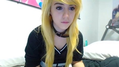 Young amateur teen in solo masturbation getting kinky
