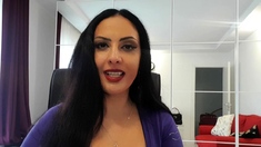 Cute amateur brunette naughty in solo jerking show on camera