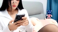 Sexy asian toys her pussy and ass on webcam