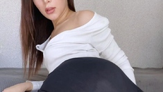 Solo booty assed babe ass toying masturbation in hi def