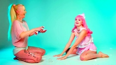 Blonde Teen Fingers On Webcam